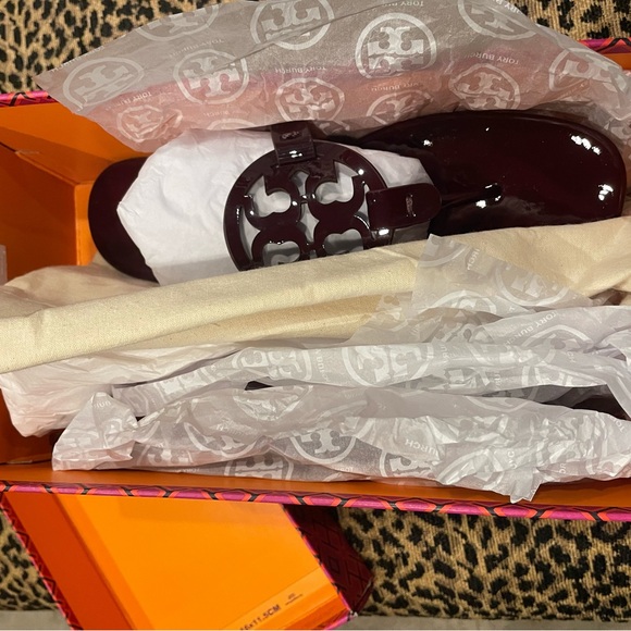 Tory Burch Miller Soft Patent Sandals - Picture 7 of 12